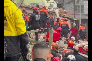 UTAK ISTANBUL Fatih/Ayvansaray enkazda kalan son iki kisiye ulasmaya calisiyor