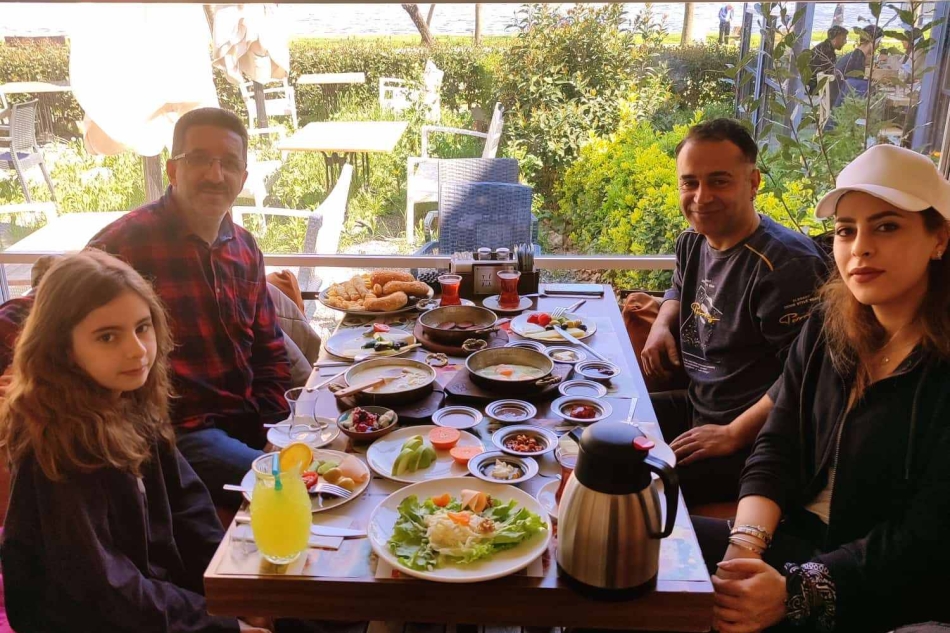 İstanbul’da Samimi Bir Buluşma: Ailemizle Kahvaltı Sofrasındayız